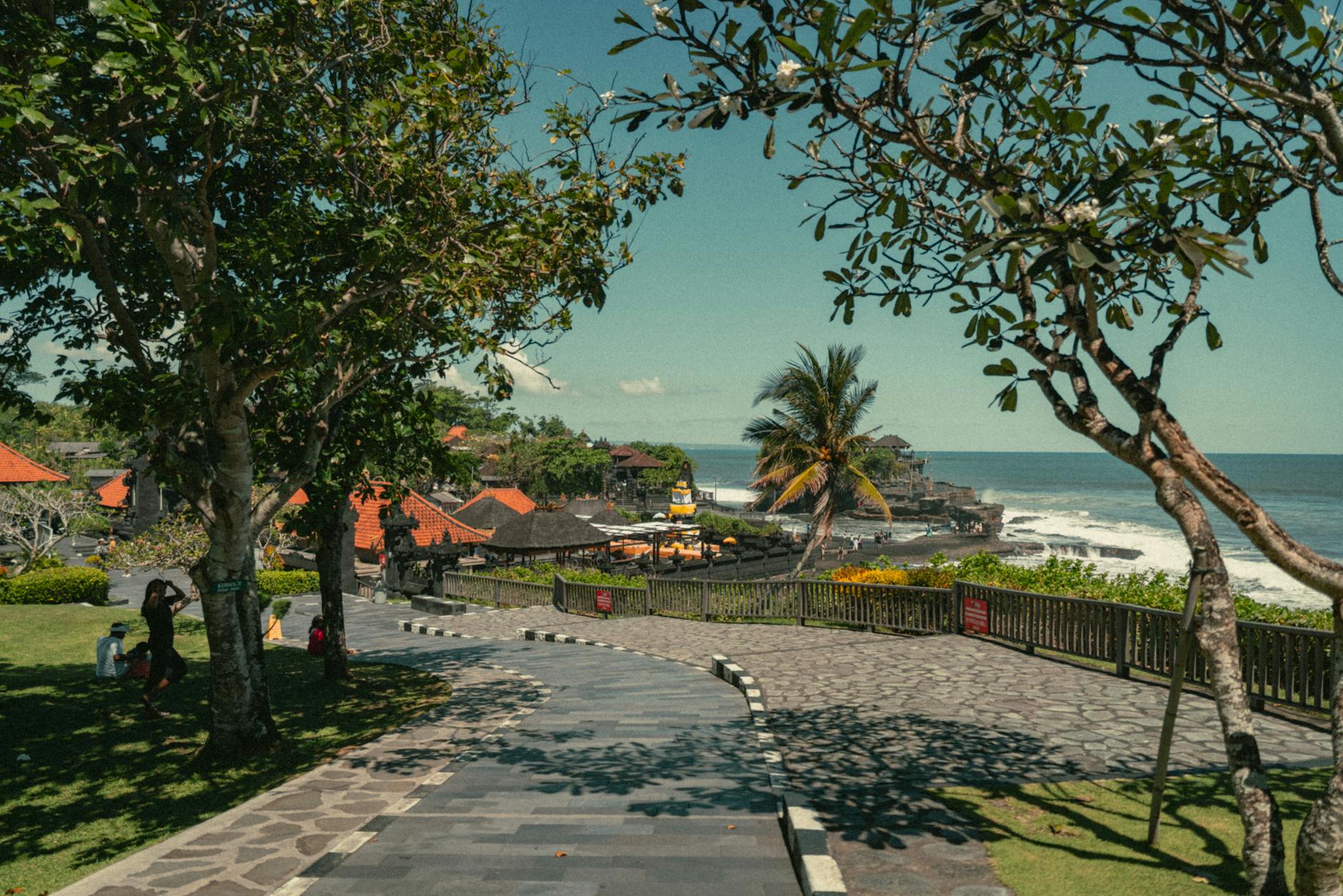 Day 2: Seminyak + Tanah Lot Temple β Bali travel guide