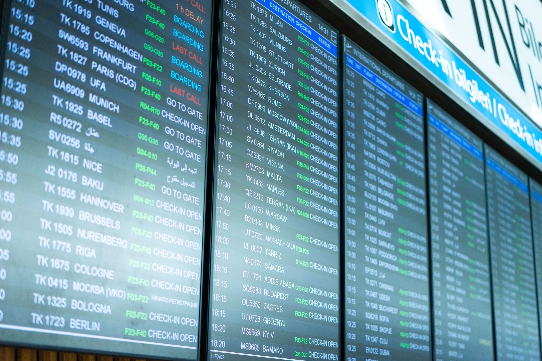 Flight Schedules & Timing: Maximising Your Weekend — Krakow travel guide