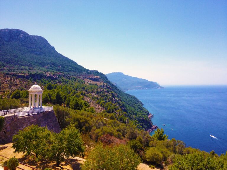 Mallorca travel guide — WanderSteals budget travel