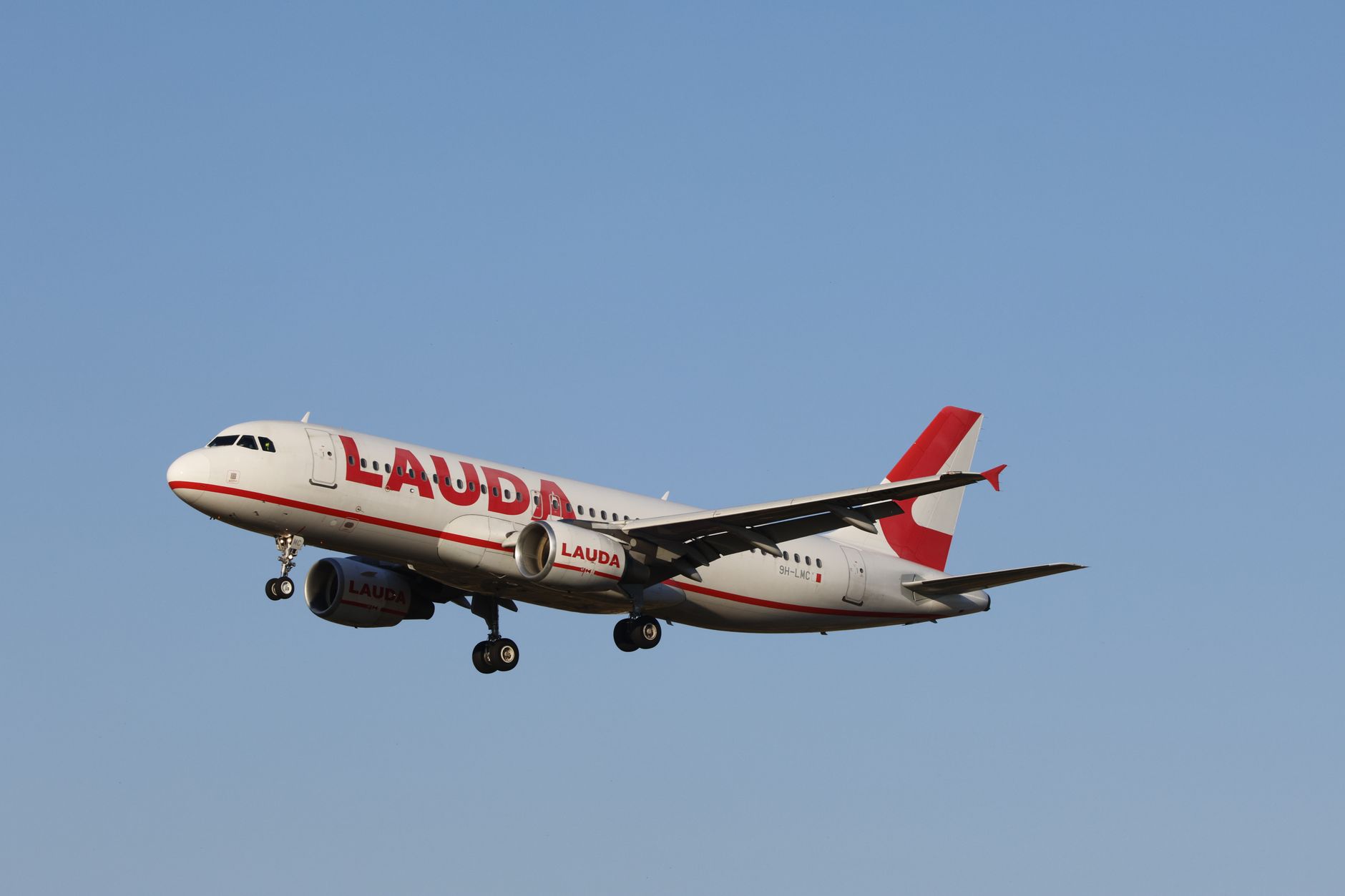 How to Spot Cheap Flights: Insider Tips for Austra — Prague travel guide