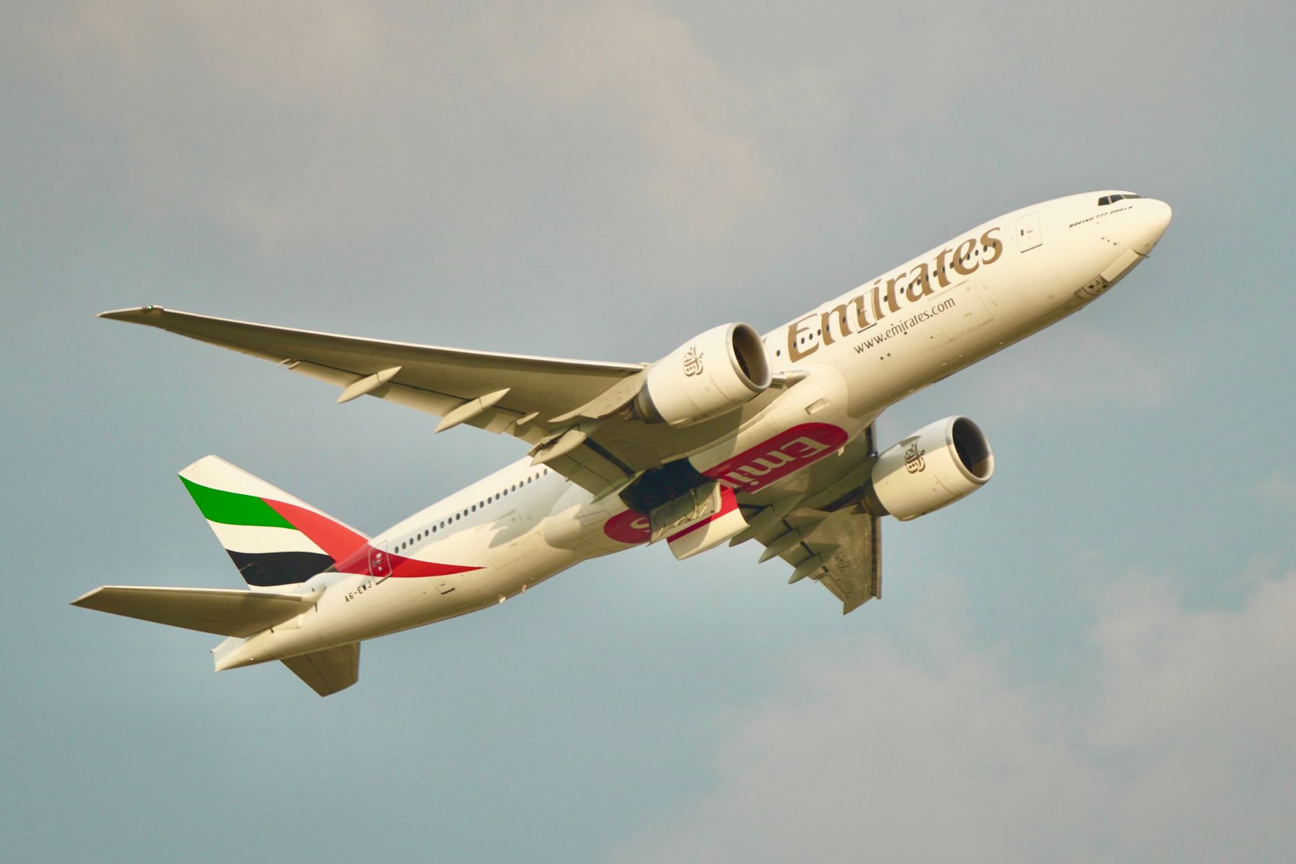 How Much Does It Cost to Fly from the UK to Dubai — Dubai travel guide